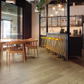 R077 SPC Βινυλικό πάτωμα 6mm Barista (5mm+1mm ενσωματωμένο υπόστρωμα)