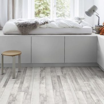 Hot offer K5271 Pine Multi Strip Laminate 7mm Kaindl με αρμό Από €14,90 Μόνο €10,90/m2+ΦΠΑ μέχρι εξαντλήσεως!