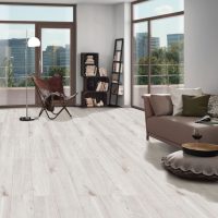 laminate jm3096 4 JM3096 Laminate 8mm AC4/32 με αρμό Krono-Original εγκατεστημένο σε μοντέρνο σαλόνι